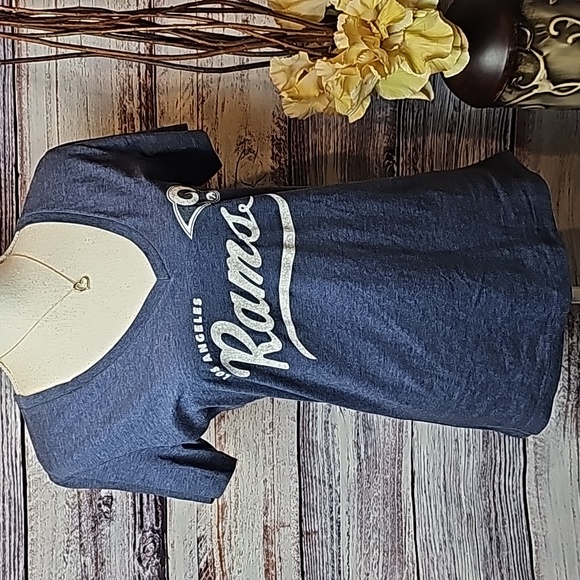 NWOT LOS ANGELES RAMS BLUE CAP SLEEVE V NECK TEE - Picture 1 of 8